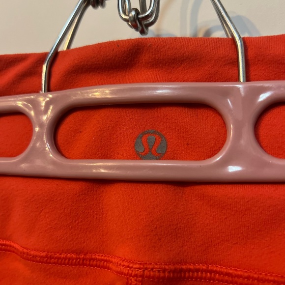 BUNDLE ALERT! 2xLululemon Size 6 crop leggings - Picture 13 of 16